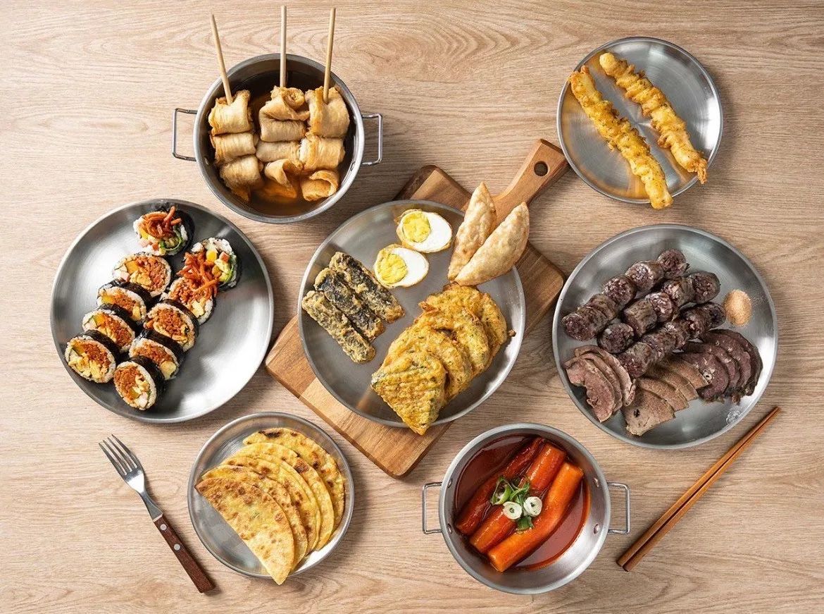 반야월떡볶이 상차림 — 떡볶이, 김밥, 튀김, 순대, 어묵